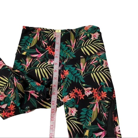 Old Navy Active Tropical Flora & Fauna with Black Side Sheer Mesh Go-Dry Pant XS - Picture 5 of 9